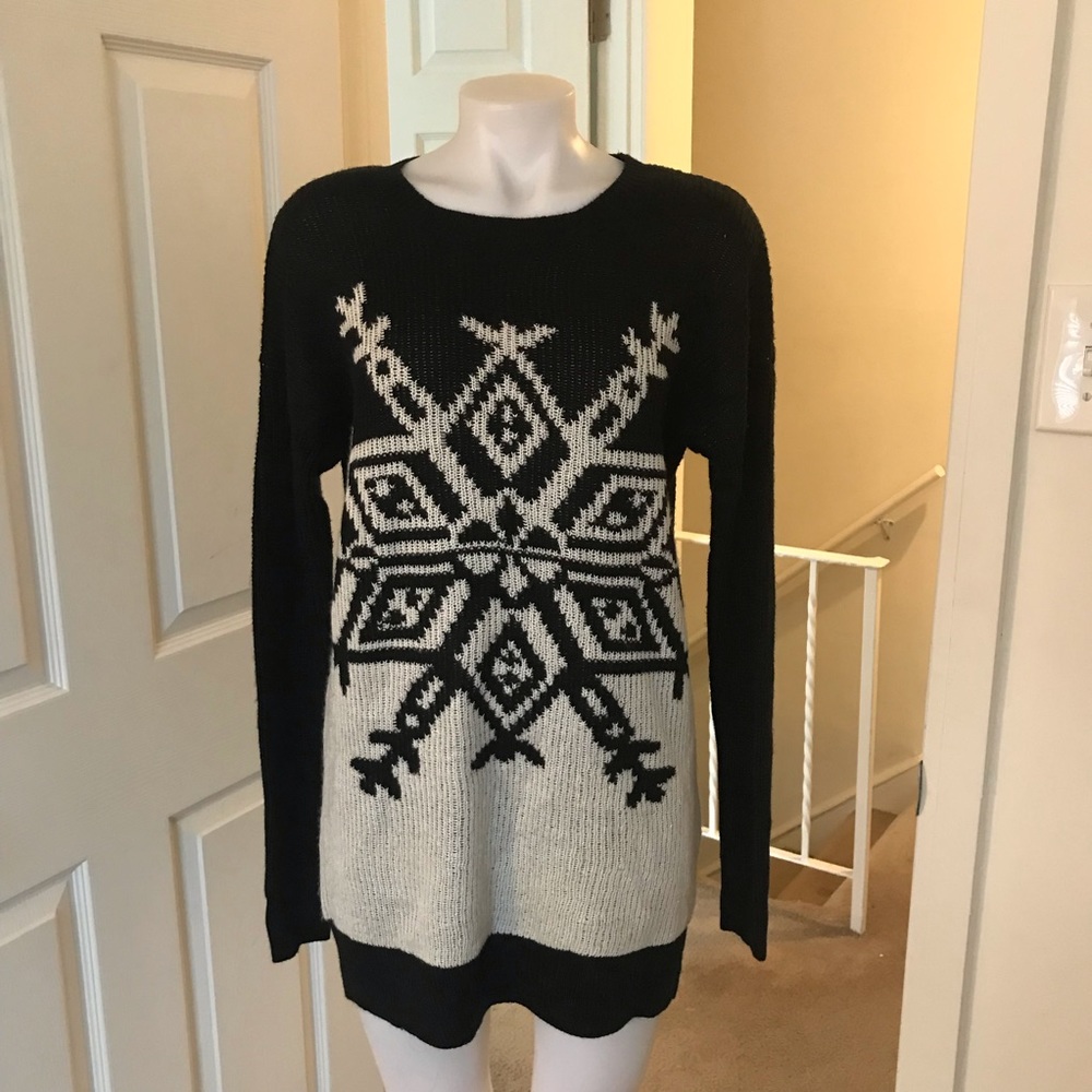 💖NWOT black & white Christmas sweater
